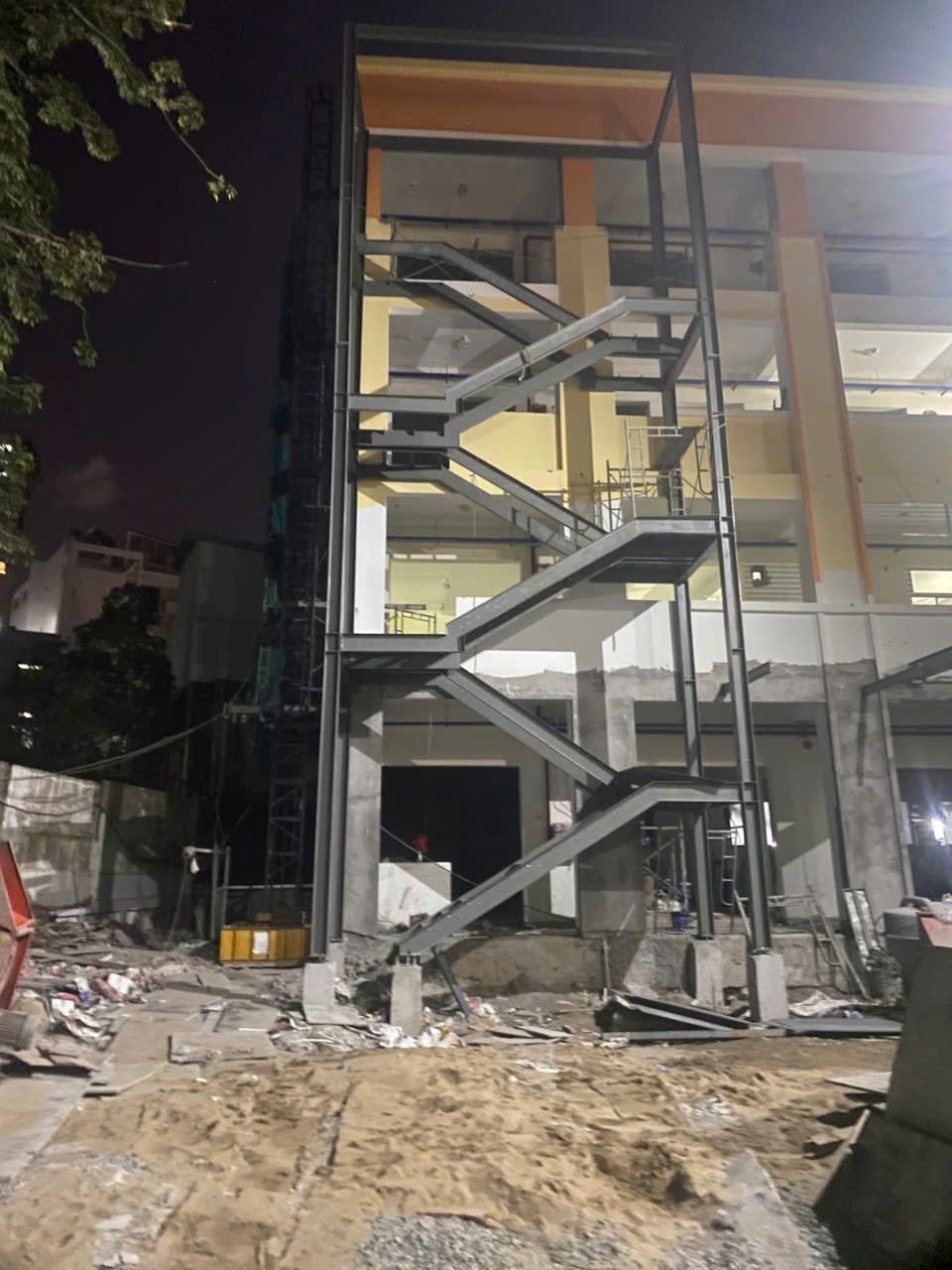Trường THCS Cù Chính Lan