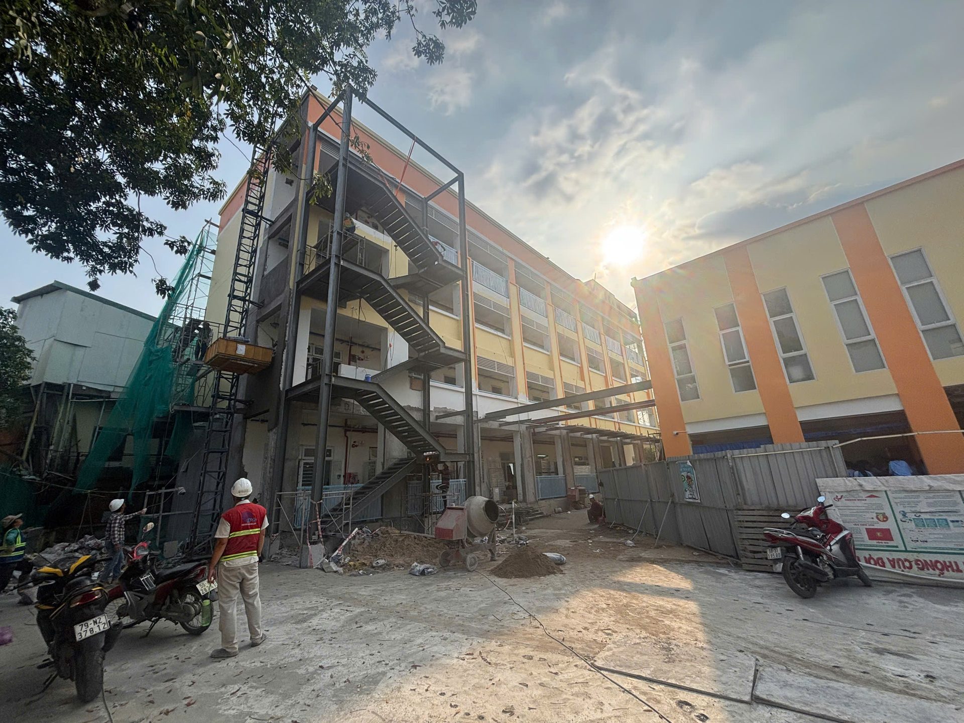 Trường THCS Cù Chính Lan